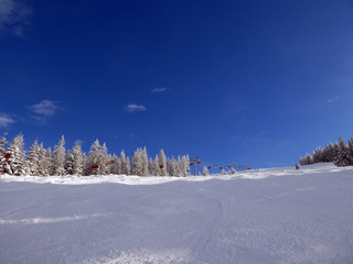 Skifahrer gegenüber dem Hochkönig