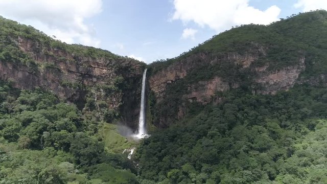 Vista a&eacute;rea da cachoeira Itiquira, Goi&aacute;s