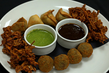 indian pakora platter