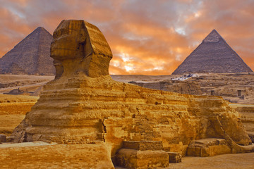 View of the sphinx Egypt, the giza plateau in the sahara desert - obrazy, fototapety, plakaty