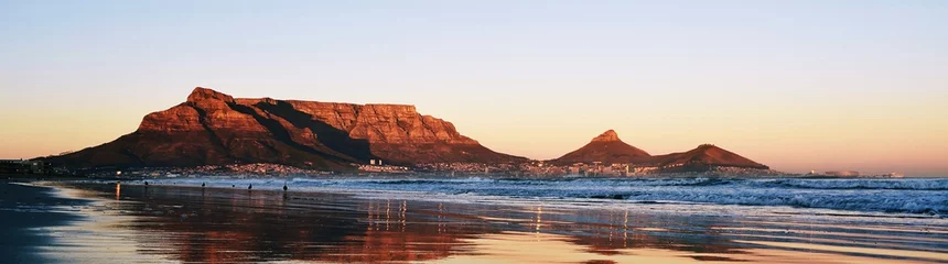 Foto auf Acrylglas Tafelberg Landschaft von Kapstadt und Tafelberg bei Sonnenaufgang