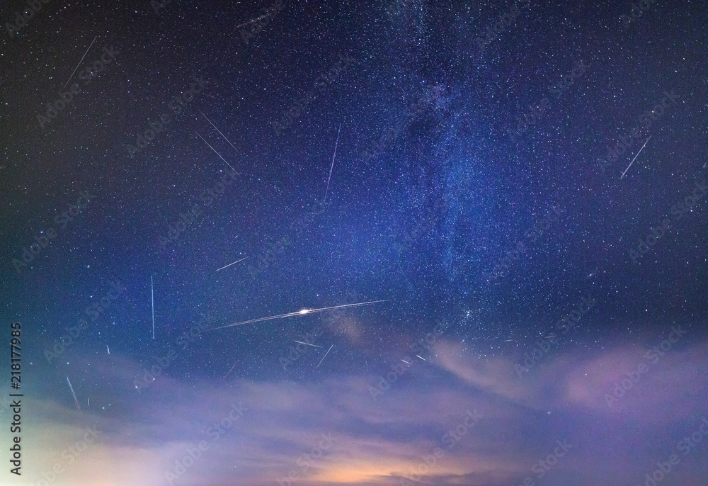 Wall mural perseids over mgiebah