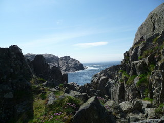 Fototapeta na wymiar Felsenlanschaft am Meer in Norwegen 