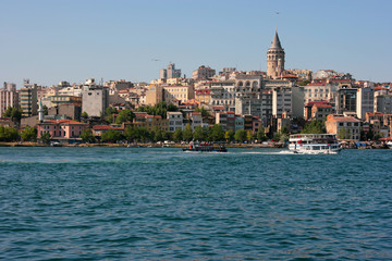 Fototapeta premium Cityscape with Galata Tower and Gulf of the Golden Horn, Istanbul, Turkey