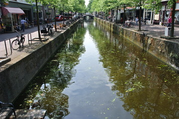 Fototapeta na wymiar Delft Kanal Spiegelung