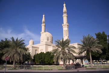 Fototapeta na wymiar Jumeirah Mosque is a mosque in Dubai City. Most photographed mosque in all of Dubai.