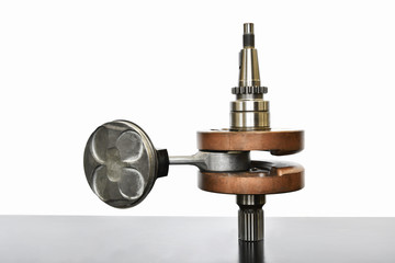 バイクエンジンのクランクシャフト
