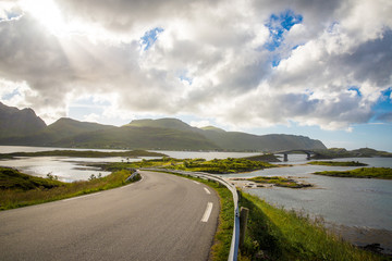 Strasse nahe Fredvang, Lofoten, Norwegen