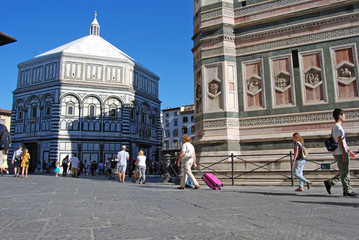 Obraz premium Florence, Italy / August 16 2018: a view of piazza Duomo, with Saint John Baptistery 