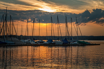 Hafen bei Sonnenuntergang