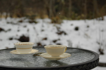 美しいティーカップで紅茶