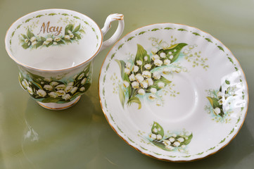 美しいティーカップで紅茶