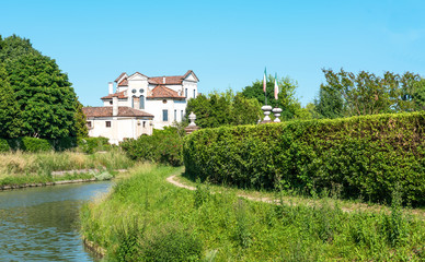 Fototapeta na wymiar The Venetian villas on the banks of the river Brenta