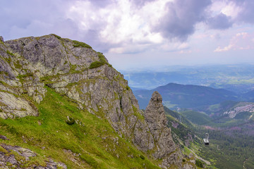 Obraz premium Cable car from Zakopane to mount Kasprowy Wierch