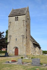 Fototapeta na wymiar Romanische Dorfkirche in Kathrinhagen/Landkreis Schaumburg