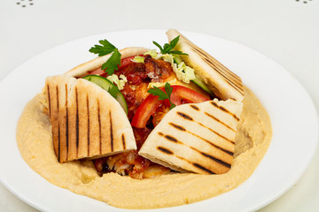 Humus with shawarma