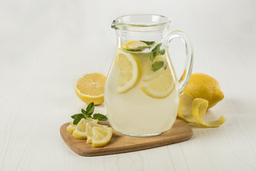 Lemon juicer and pitcher composition