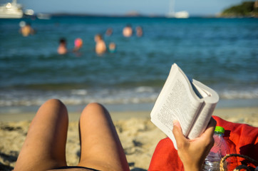 Lecture à la plage