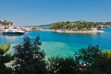 Fototapeta na wymiar View on a small island in front of Skiathos town waterfront and harbor, Skiathos island, Greece
