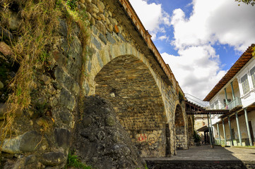Fototapeta na wymiar Old Bridge, Cuenca, Ecuador