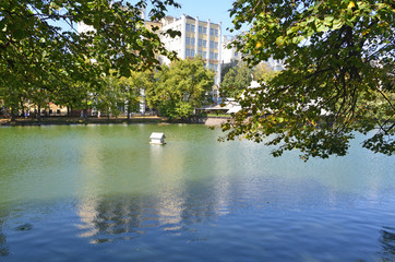 Obraz premium Russia. Clean ponds (Chistye Prudy) in sunny august day in Moscow