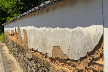 萩城城下町、壊れた白壁（山口県萩市）
