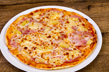 Pizza with ham