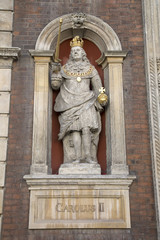 Fototapeta premium Charles II Statue, City Hall, Worcester; England