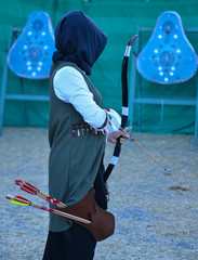 moment of female professional archer