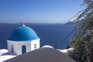 Chiesa con la cupola blu ad Oia Santorini