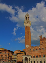 Obraz premium A view of the buildings, Palazzo Pubblico and the tower on Piazza del Campo in Siena, Italy