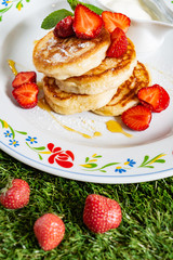 pancakes with strawberries