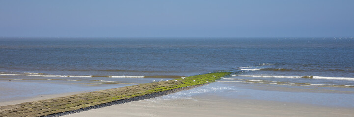 Wellenbrecher am Nordseestrand, Norderney, Osfriesische Insel, Ostfriesland, Niedersachsen, Deutschland, Europa