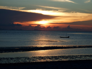 Sonnenuntergang am Meer, Thailand