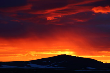 Midnight sun in the Icelandic highlands