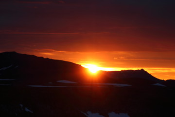 Fototapeta na wymiar Midnight sun in the Icelandic highlands