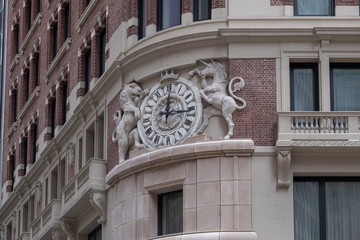 Fototapeta na wymiar A Clock at an old Building in New York