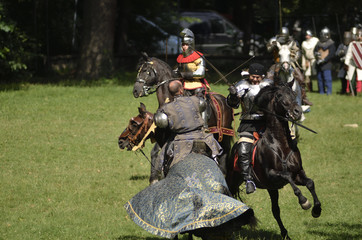 Fototapeta premium cavalieri corazzati a cavallo