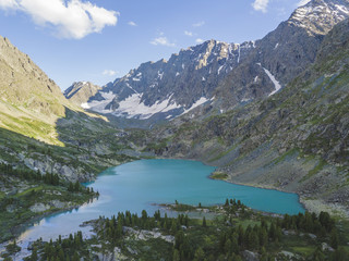 Fototapeta na wymiar Kuiguk lake in Altai mountains