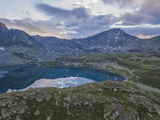 Fototapeta na wymiar Mountain lake Alla-Askir. Yeshto valley. Altai landscape