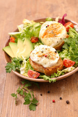 salad with goat cheese