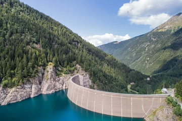Photo sur Plexiglas Barrage Dam wall of Frera. Hydroelectric plant in Valtellina, Val Belviso. Italian Alps