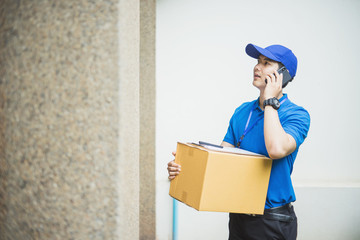 deliveryman hold box and talk on phone