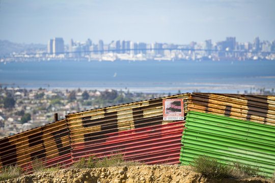 Tijuana - Il Muro Della Vergogna