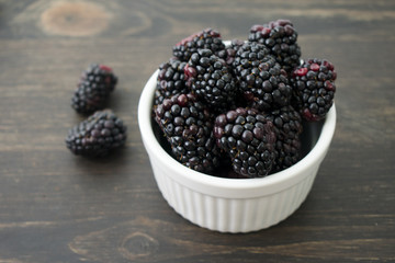 Small bowl of blackberries