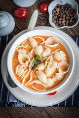 Fresh tomato soup with conchigliette.