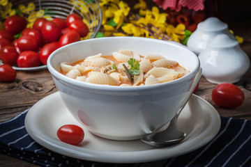 Fresh tomato soup with conchigliette.