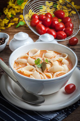 Fresh tomato soup with conchigliette.