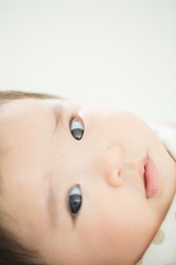 赤ちゃんの顔のアップ