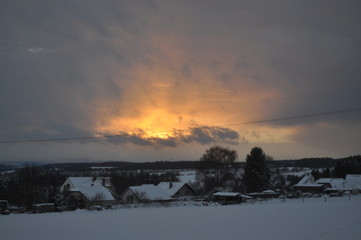 Wintersonnenuntergang im Westerwald ( D )